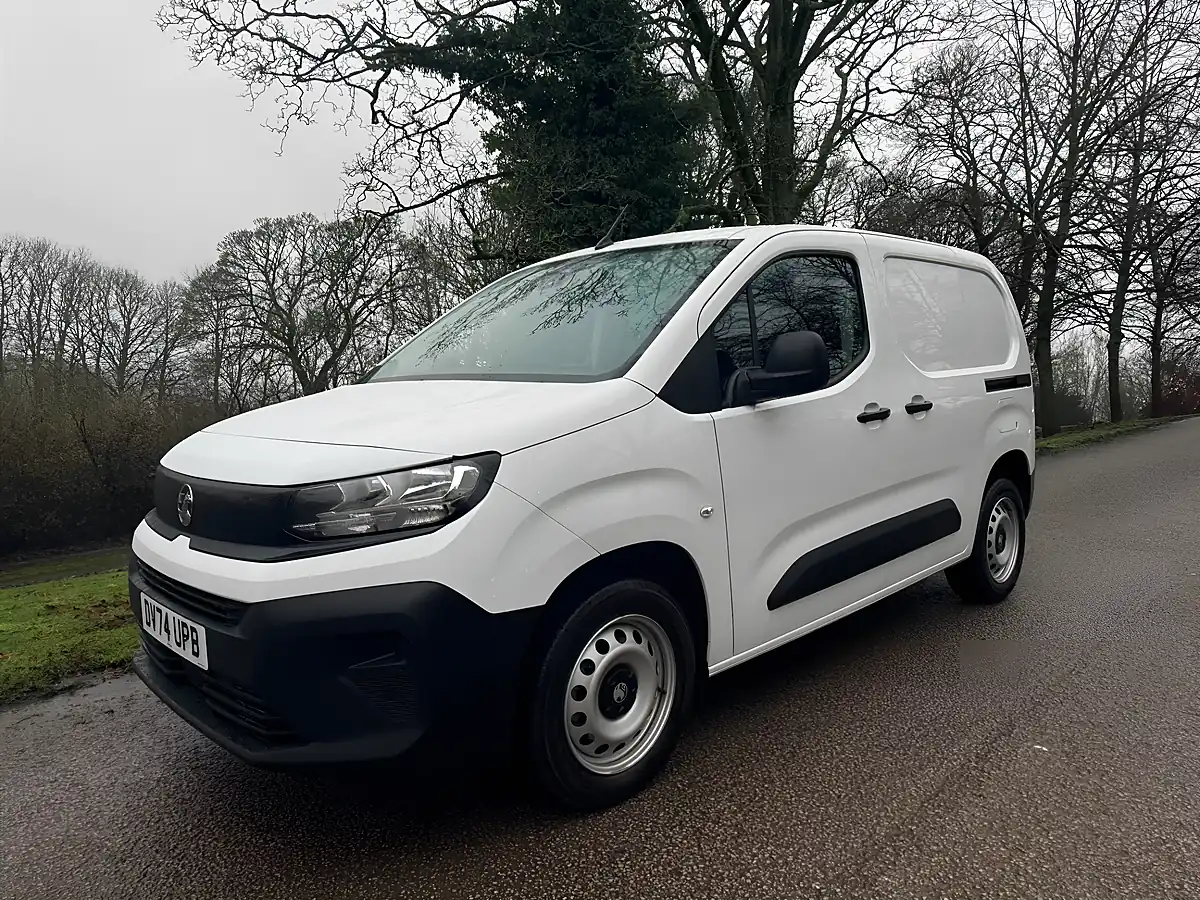 Used 2024 Vauxhall Combo Prime White - Interior and Exterior details 17