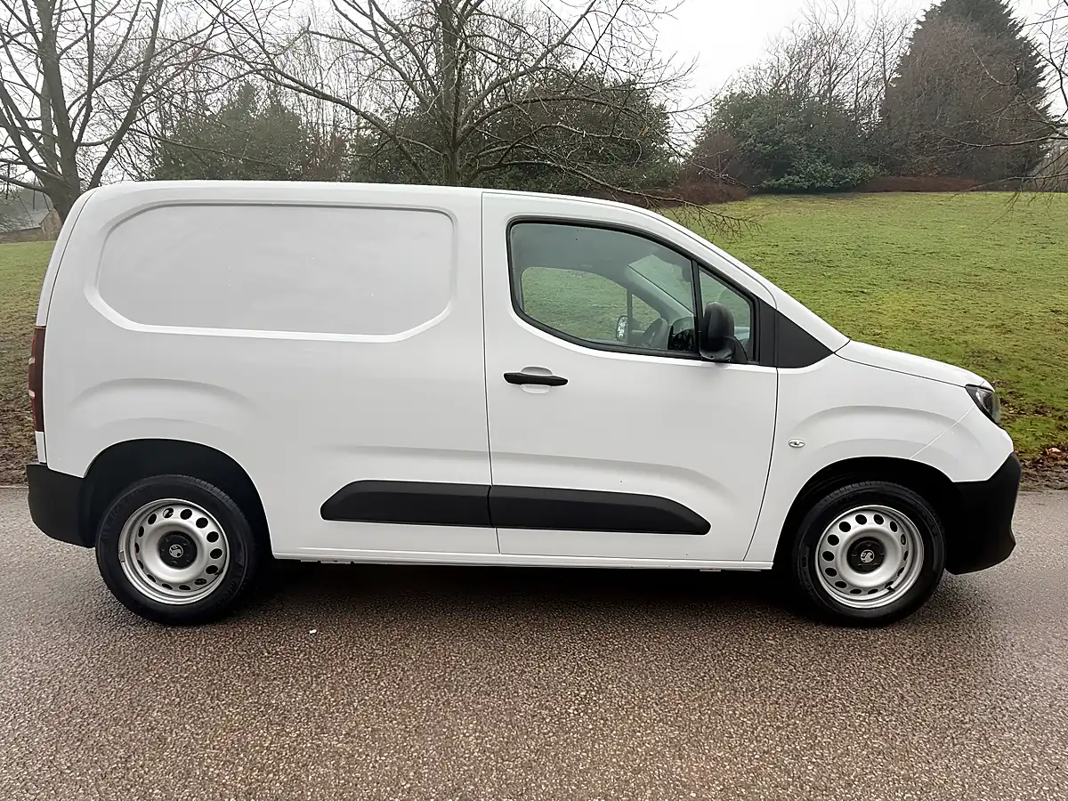 Used 2024 Vauxhall Combo Prime White - Interior and Exterior details 3