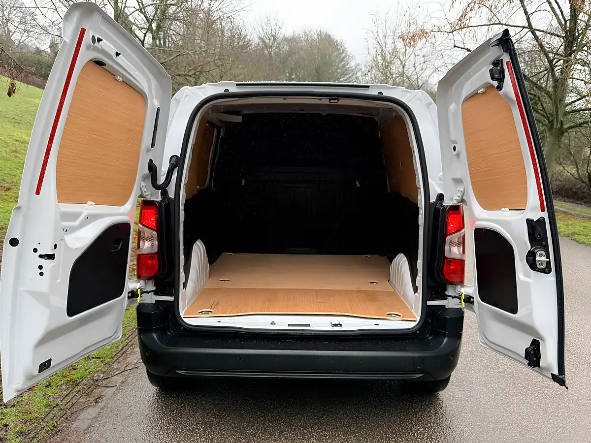 Used 2024 Vauxhall Combo Prime White - Interior and Exterior details 6
