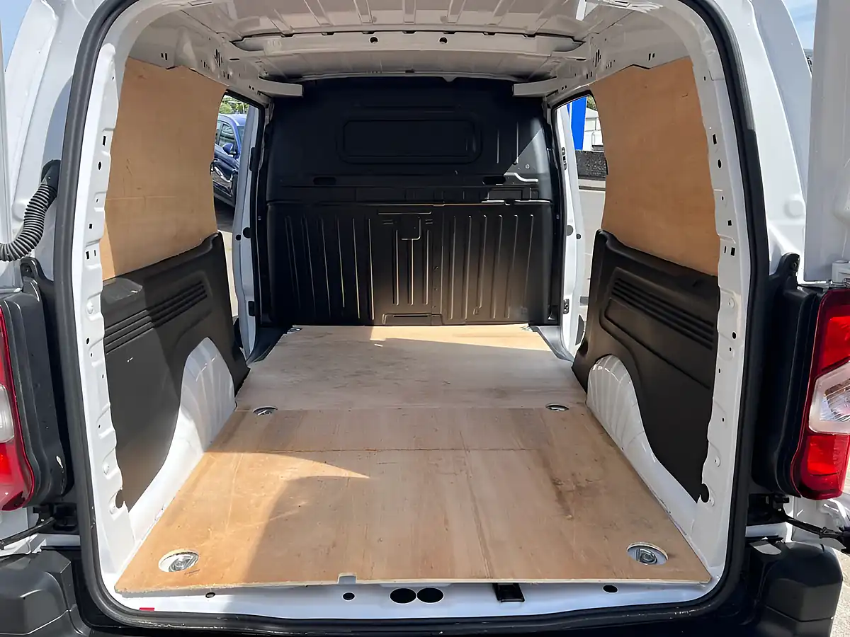 Used 2024 Vauxhall Combo Prime White - Interior and Exterior details 10