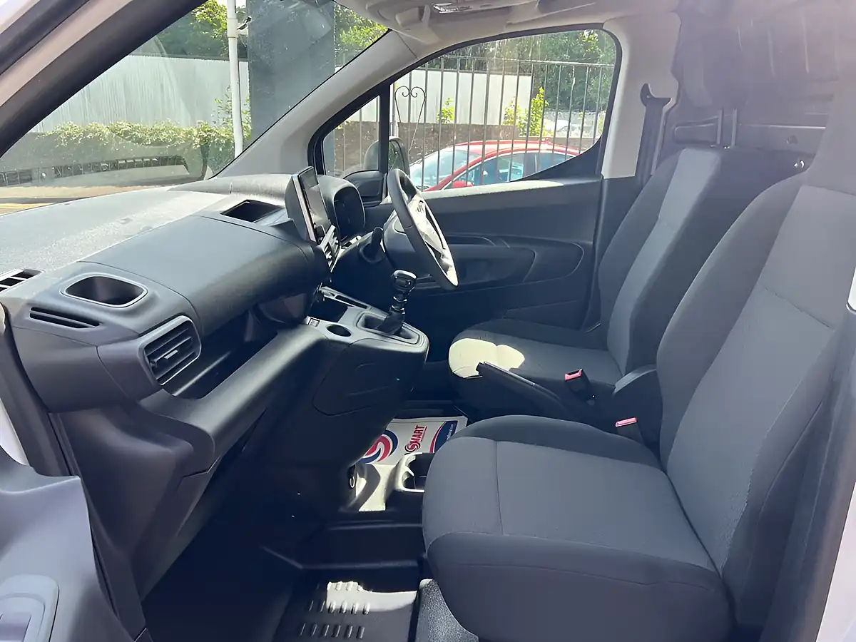 Used 2024 Vauxhall Combo Prime White - Interior and Exterior details 13