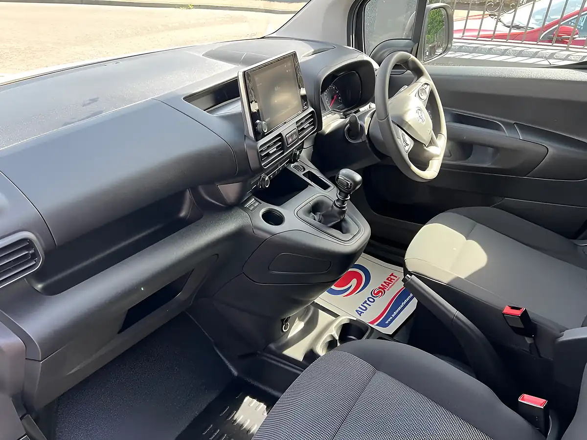 Used 2024 Vauxhall Combo Prime White - Interior and Exterior details 14