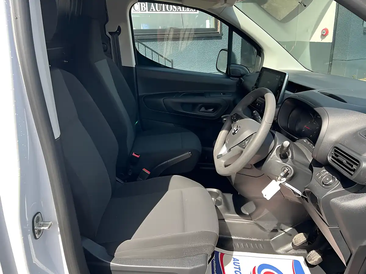 Used 2024 Vauxhall Combo Prime White - Interior and Exterior details 15