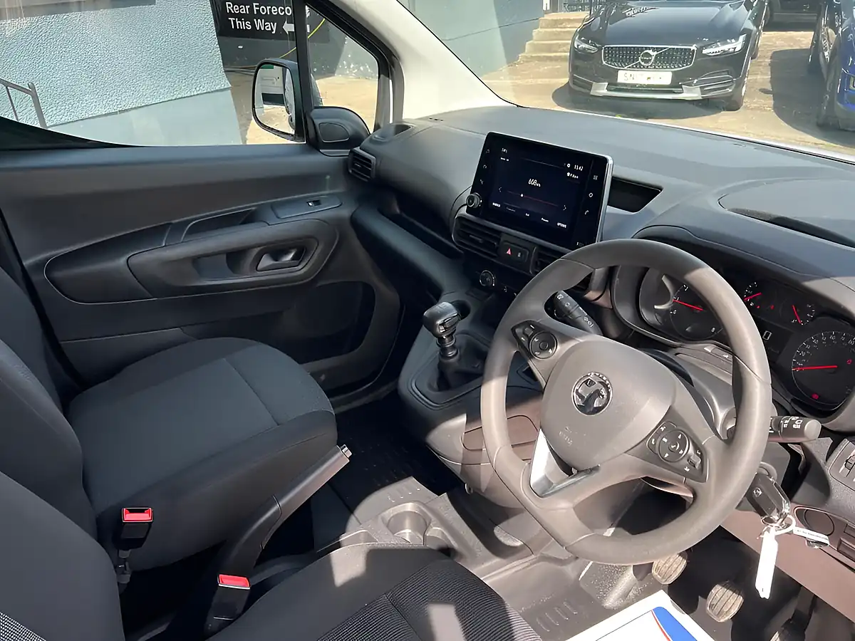 Used 2024 Vauxhall Combo Prime White - Interior and Exterior details 17