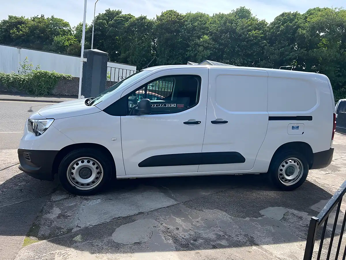 Used 2024 Vauxhall Combo Prime White - Interior and Exterior details 8