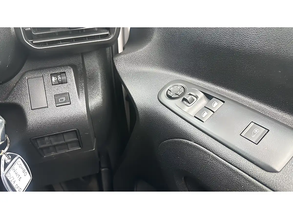 Used 2024 Vauxhall Combo Prime White - Interior and Exterior details 13