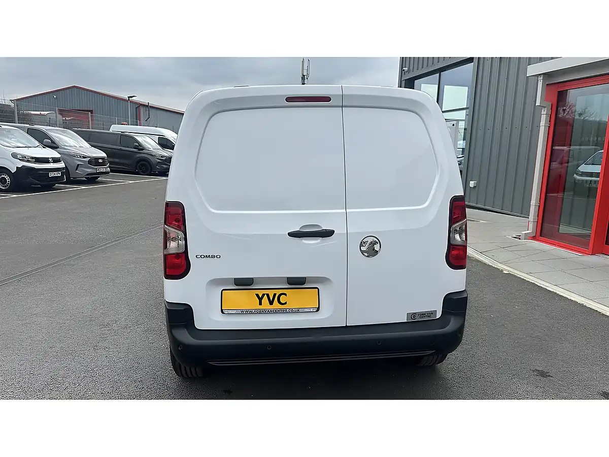 Used 2024 Vauxhall Combo Prime White - Interior and Exterior details 16