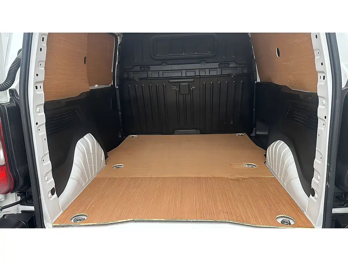 Used 2024 Vauxhall Combo Prime White - Interior and Exterior details 17