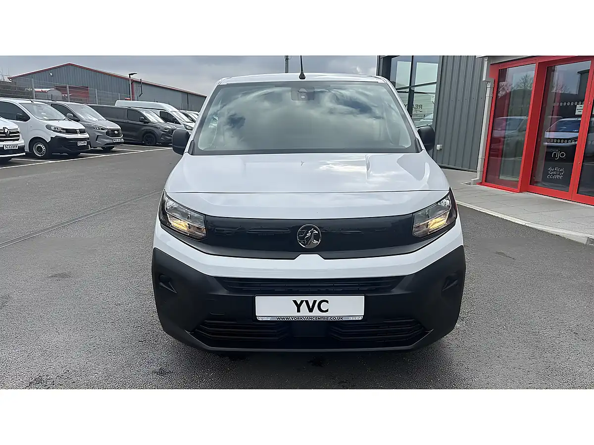 Used 2024 Vauxhall Combo Prime White - Interior and Exterior details 7