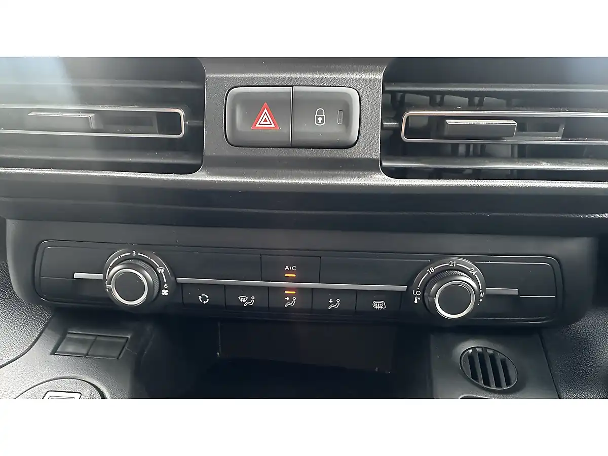 Used 2024 Vauxhall Combo Prime White - Interior and Exterior details 9