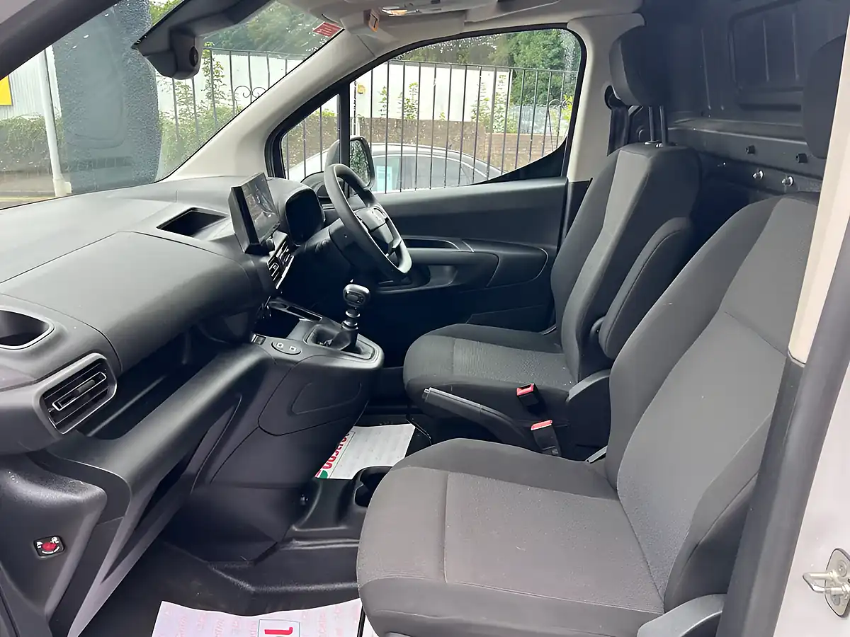 Used 2024 Vauxhall Combo Prime White - Interior and Exterior details 10