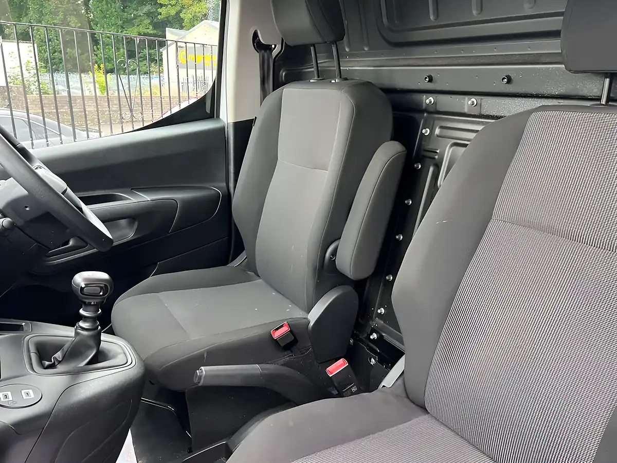 Used 2024 Vauxhall Combo Prime White - Interior and Exterior details 11