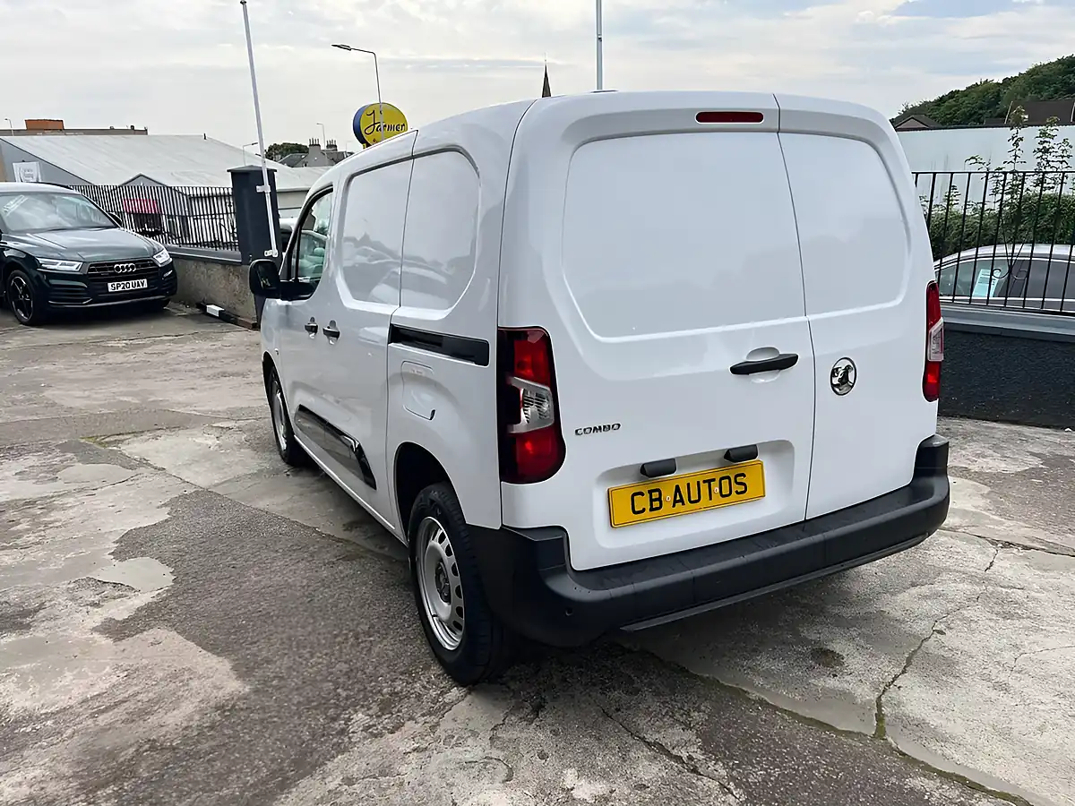 Used 2024 Vauxhall Combo Prime White - Interior and Exterior details 6