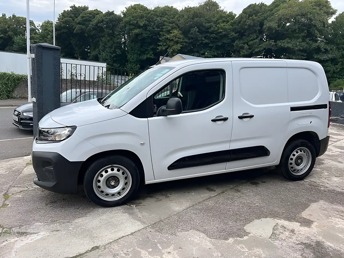 Used 2024 Vauxhall Combo Prime White - Interior and Exterior details 7