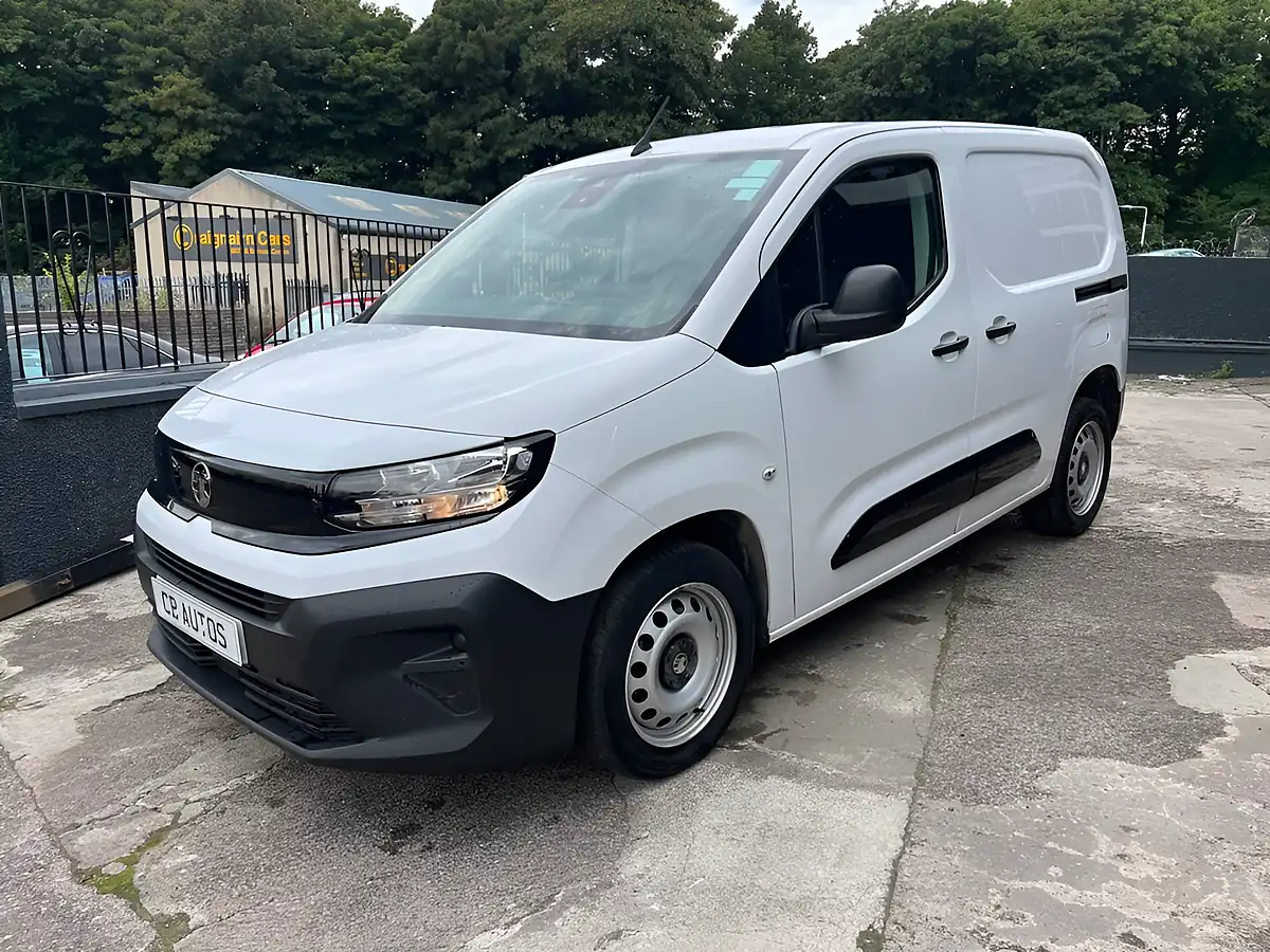 Used 2024 Vauxhall Combo Prime White - Interior and Exterior details 8