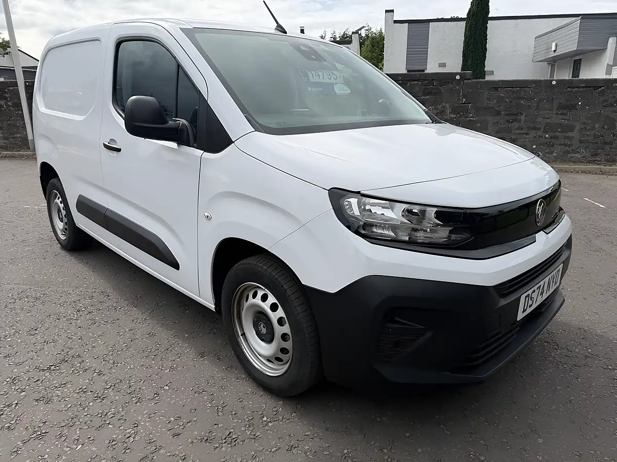 Used 2024 Vauxhall Combo Prime White - Front View
