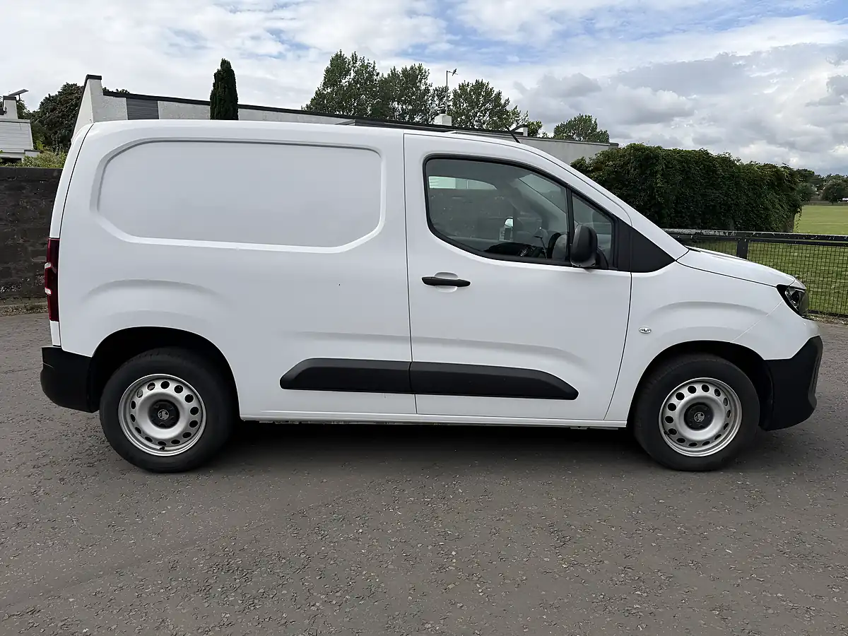 Used 2024 Vauxhall Combo Prime White - Interior and Exterior details 10