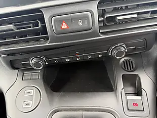 Used 2024 Vauxhall Combo Prime White - Interior and Exterior details 17