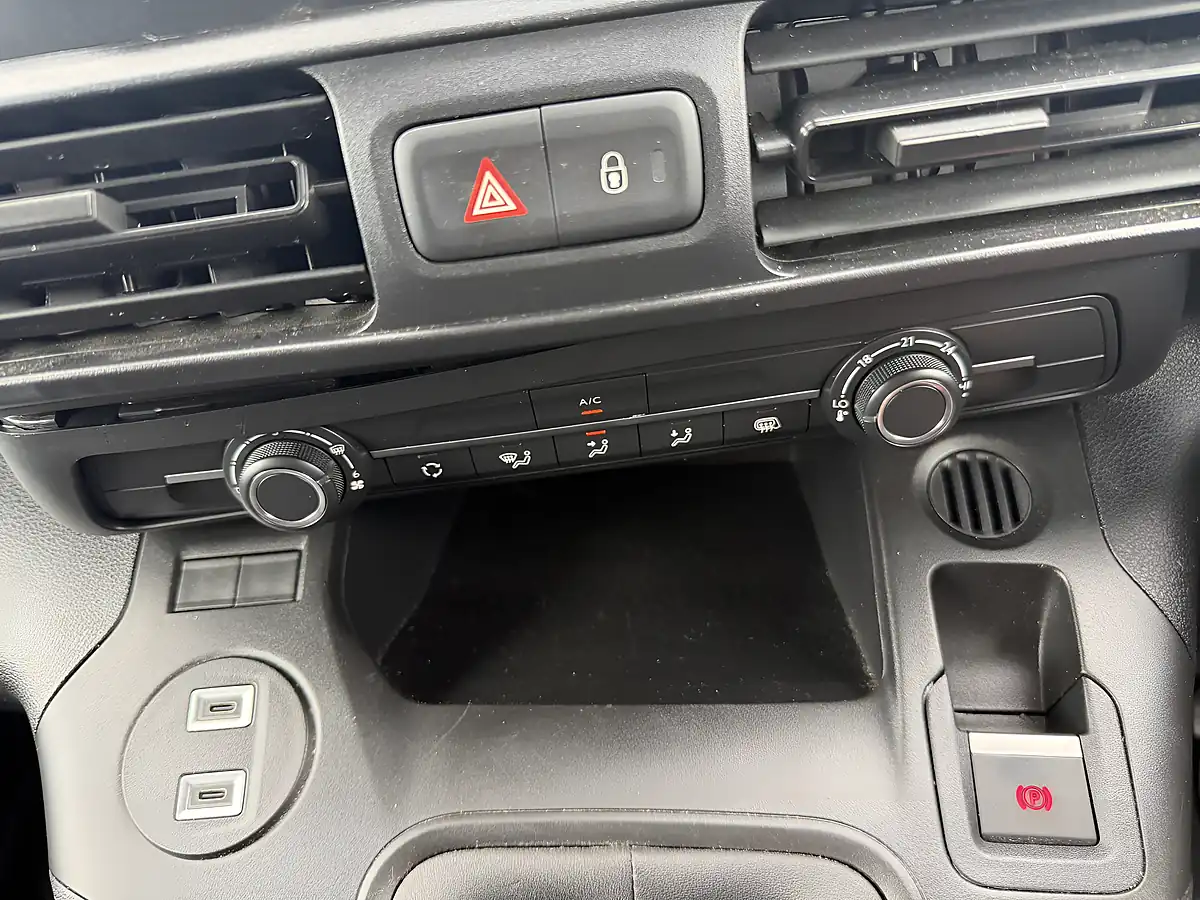 Used 2024 Vauxhall Combo Prime White - Interior and Exterior details 17