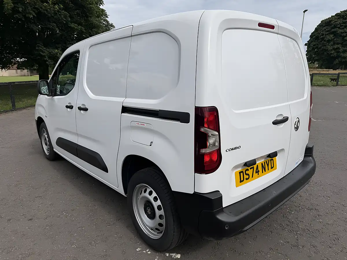 Used 2024 Vauxhall Combo Prime White - Interior and Exterior details 3