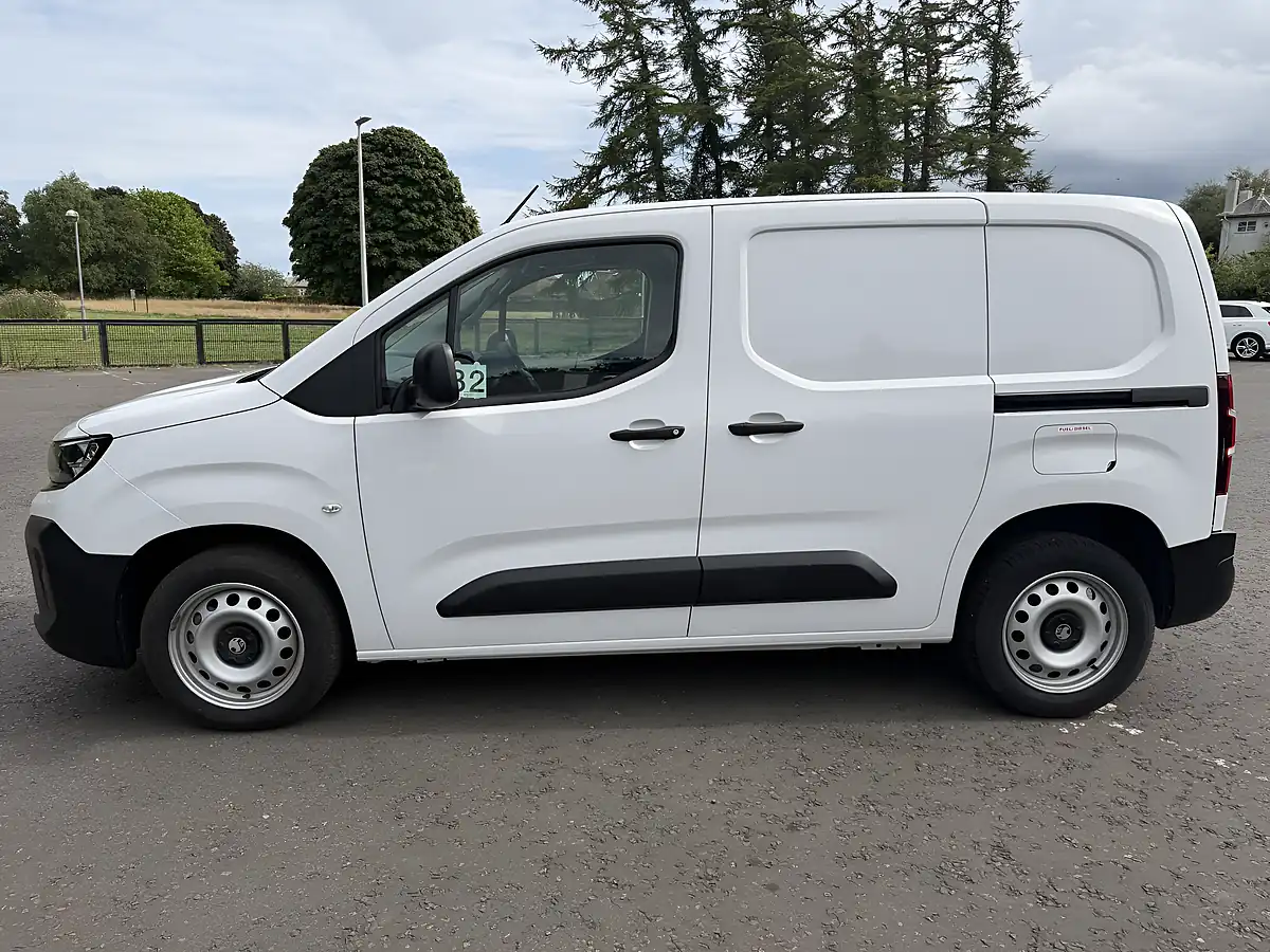 Used 2024 Vauxhall Combo Prime White - Interior and Exterior details 4