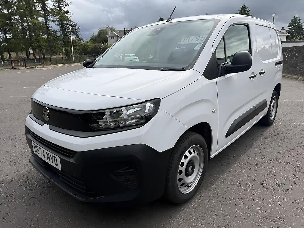 Used 2024 Vauxhall Combo Prime White - Interior and Exterior details 5