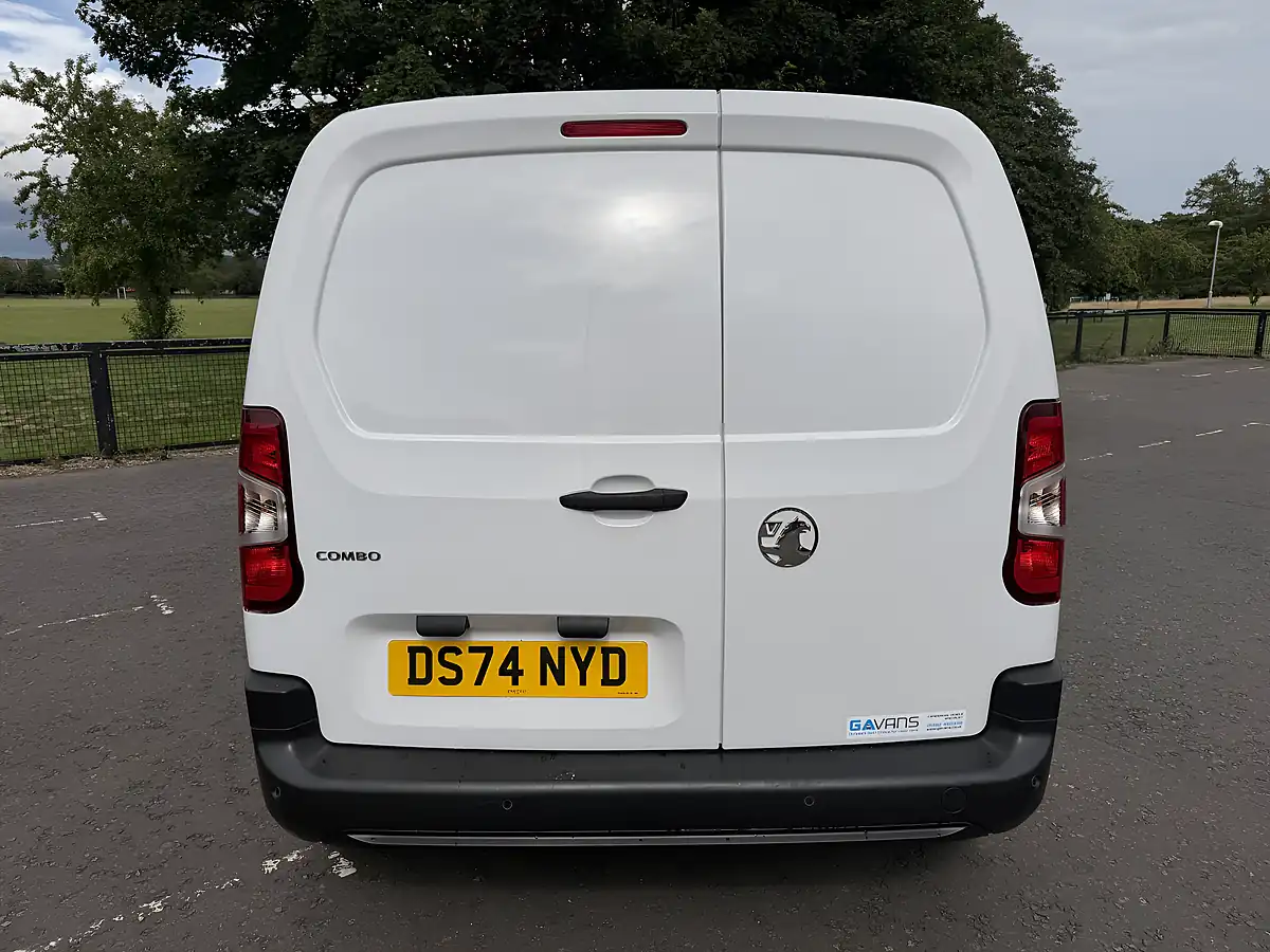 Used 2024 Vauxhall Combo Prime White - Interior and Exterior details 8