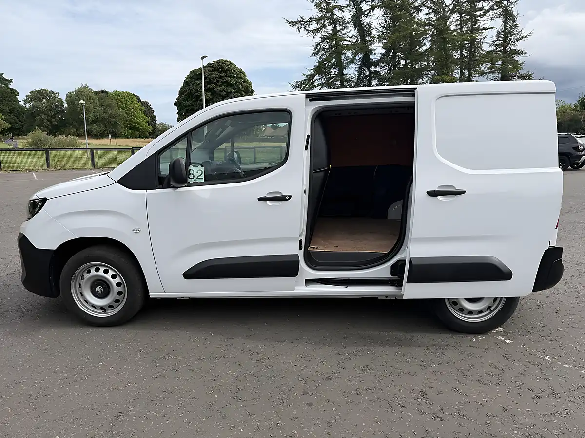 Used 2024 Vauxhall Combo Prime White - Interior and Exterior details 9