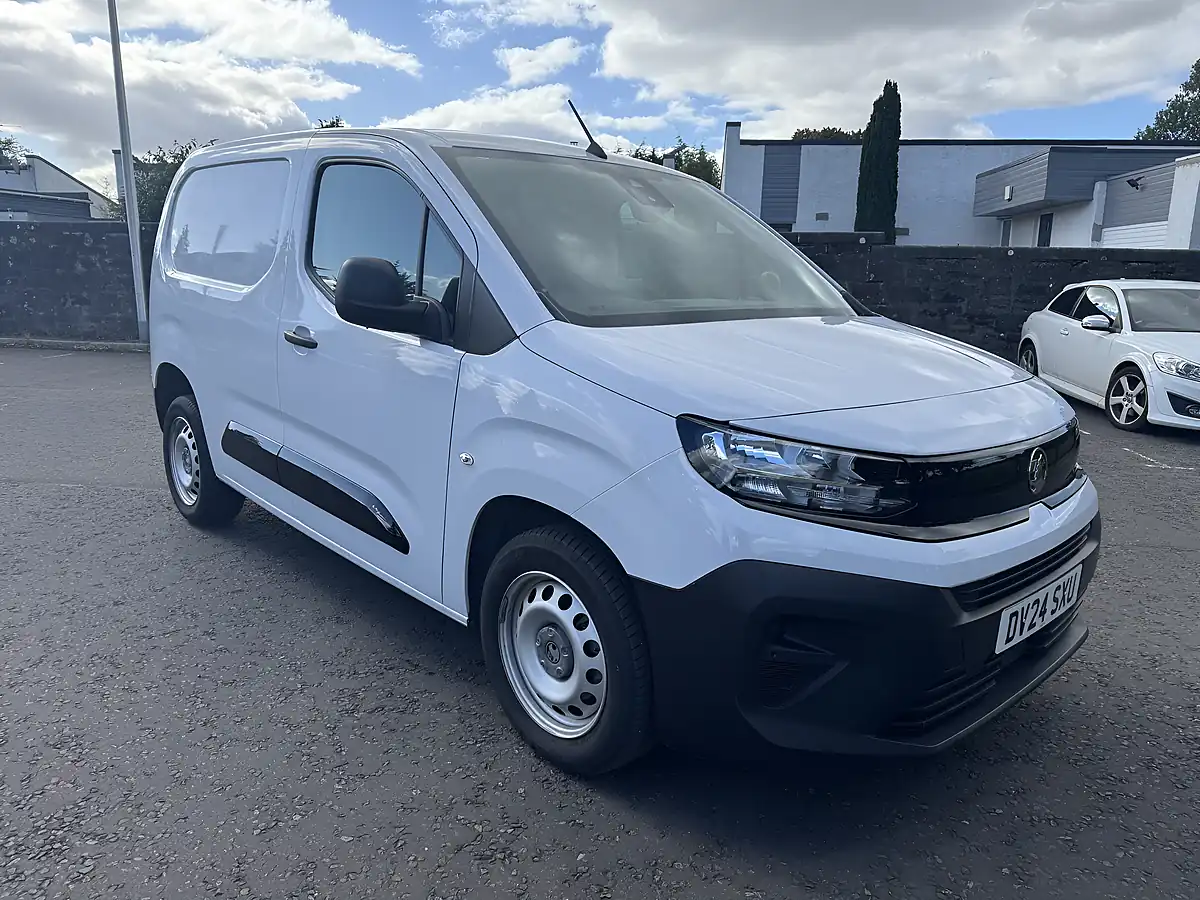 Used 2024 Vauxhall Combo Prime White - Front View