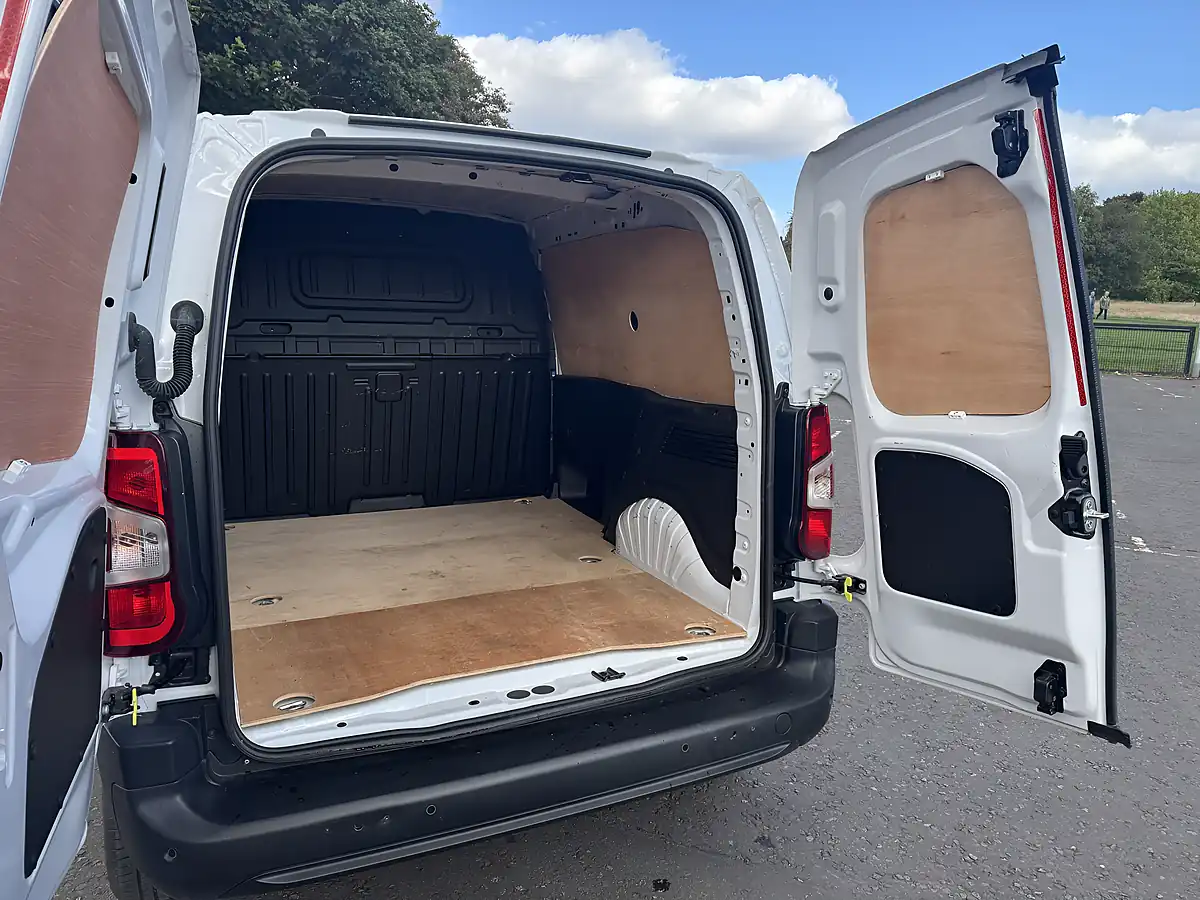 Used 2024 Vauxhall Combo Prime White - Interior and Exterior details 10