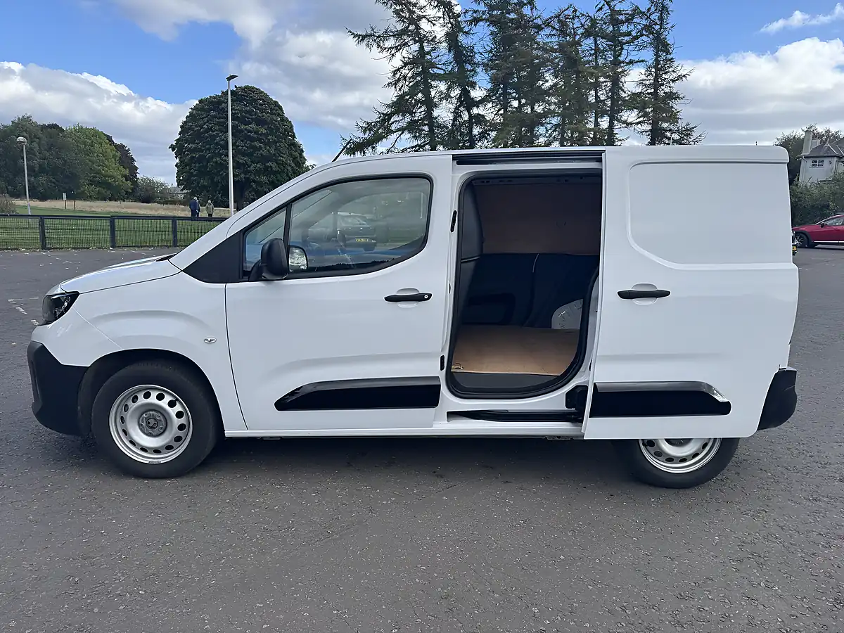 Used 2024 Vauxhall Combo Prime White - Interior and Exterior details 11