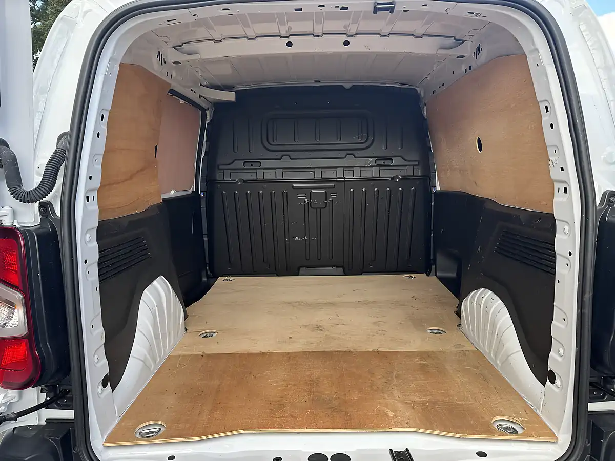 Used 2024 Vauxhall Combo Prime White - Interior and Exterior details 12
