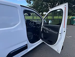 Used 2024 Vauxhall Combo Prime White - Interior and Exterior details 13