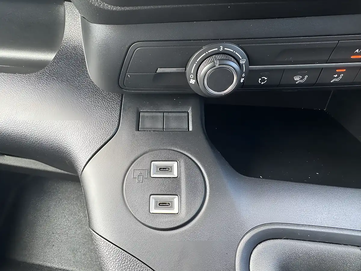 Used 2024 Vauxhall Combo Prime White - Interior and Exterior details 17