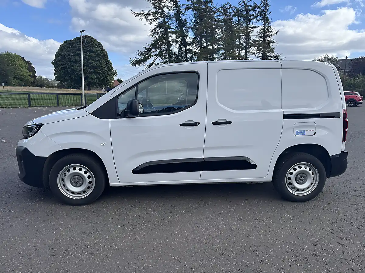 Used 2024 Vauxhall Combo Prime White - Interior and Exterior details 4