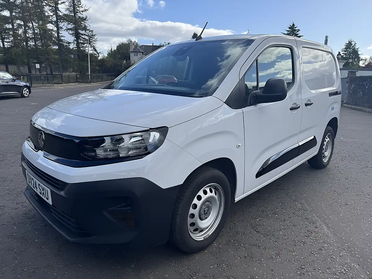 Used 2024 Vauxhall Combo Prime White - Interior and Exterior details 5