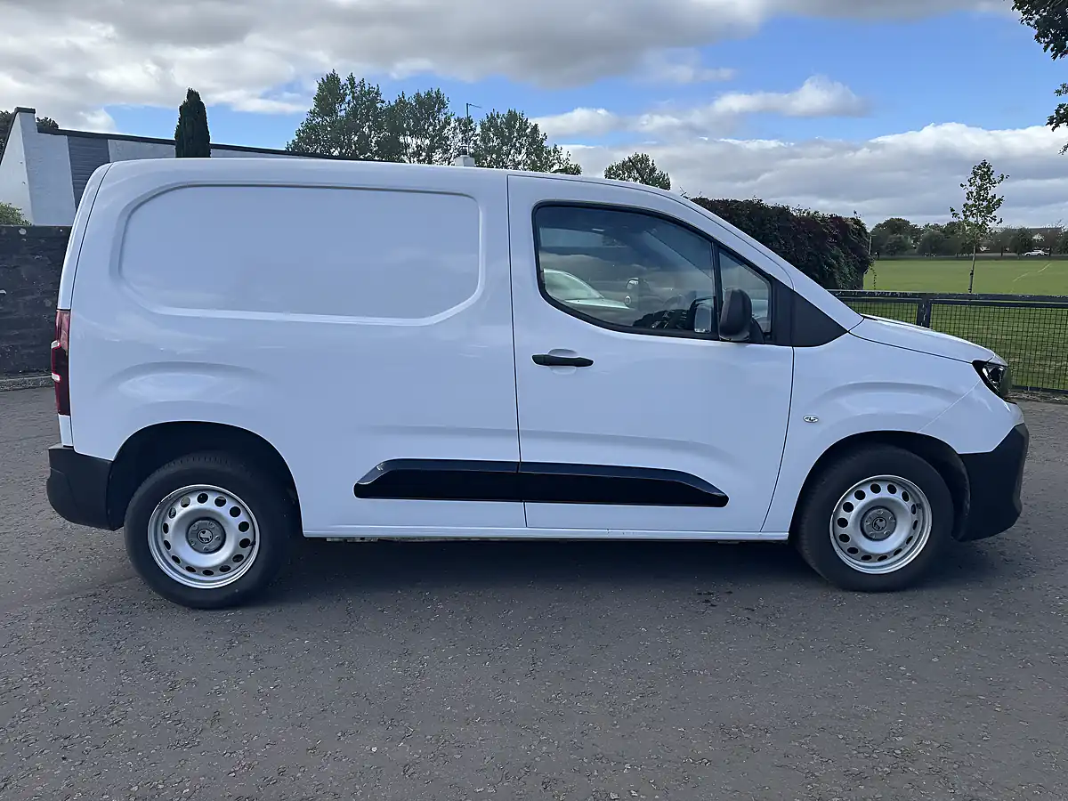 Used 2024 Vauxhall Combo Prime White - Interior and Exterior details 6