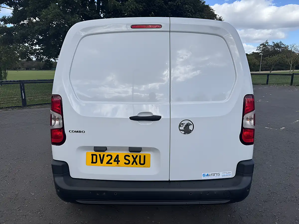 Used 2024 Vauxhall Combo Prime White - Interior and Exterior details 8