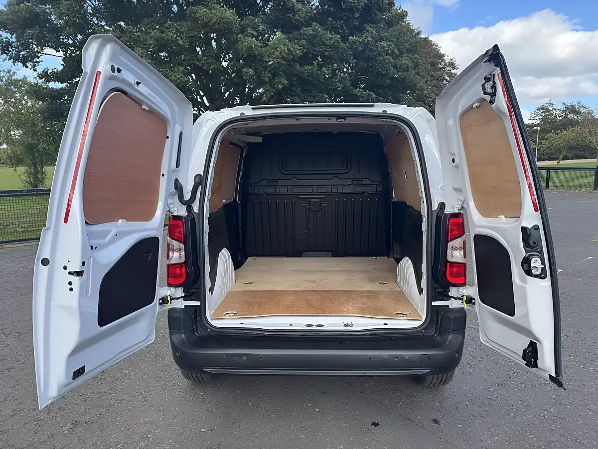 Used 2024 Vauxhall Combo Prime White - Interior and Exterior details 9