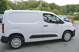 Used 2024 Vauxhall Combo Prime White - Interior and Exterior details 10