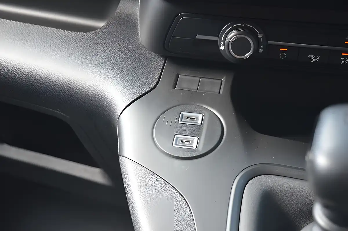 Used 2024 Vauxhall Combo Prime White - Interior and Exterior details 18
