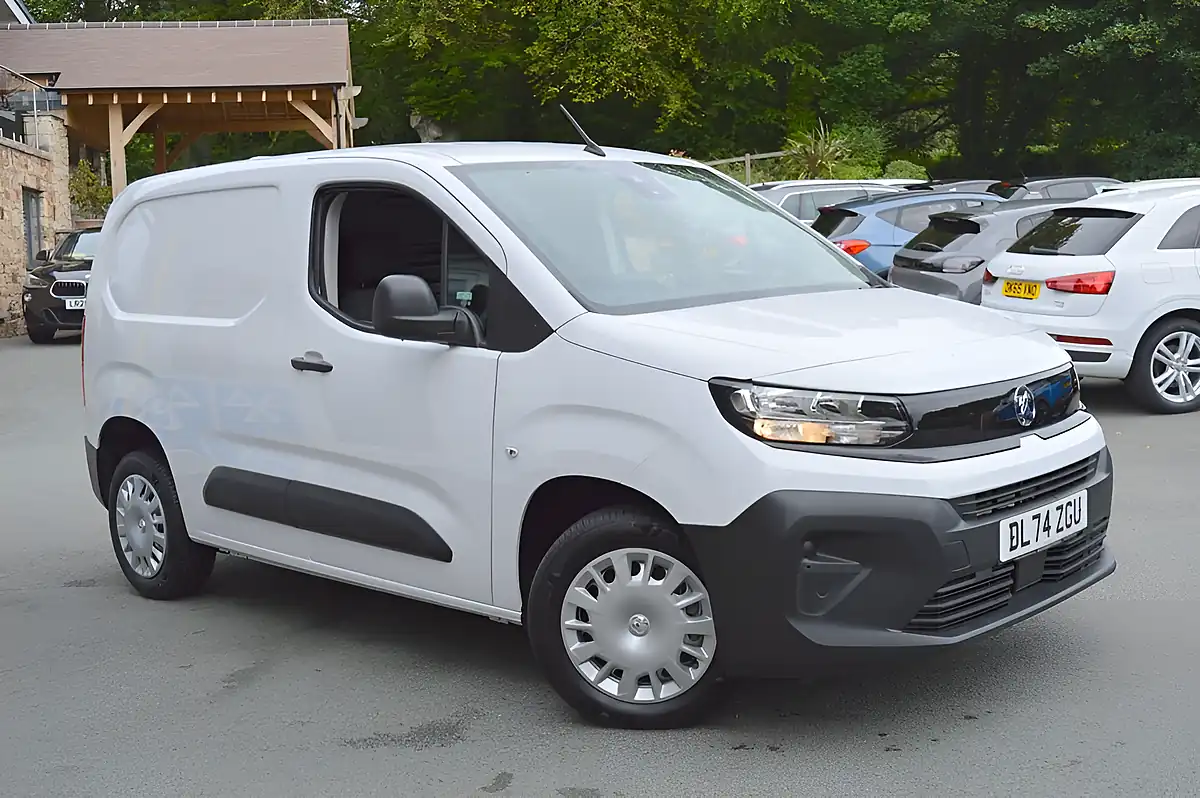 Used 2024 Vauxhall Combo Prime White - Interior and Exterior details 2