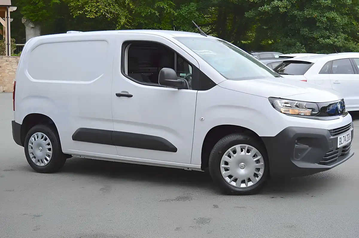 Used 2024 Vauxhall Combo Prime White - Interior and Exterior details 3
