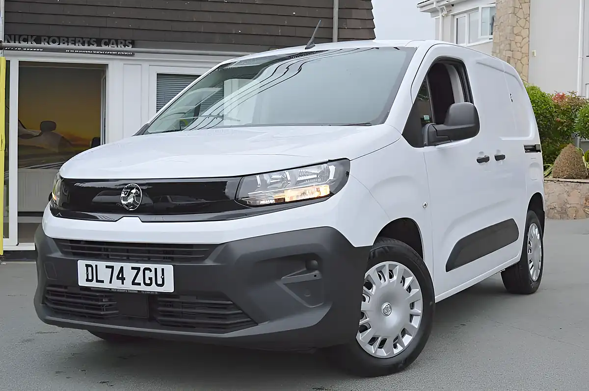 Used 2024 Vauxhall Combo Prime White - Interior and Exterior details 4