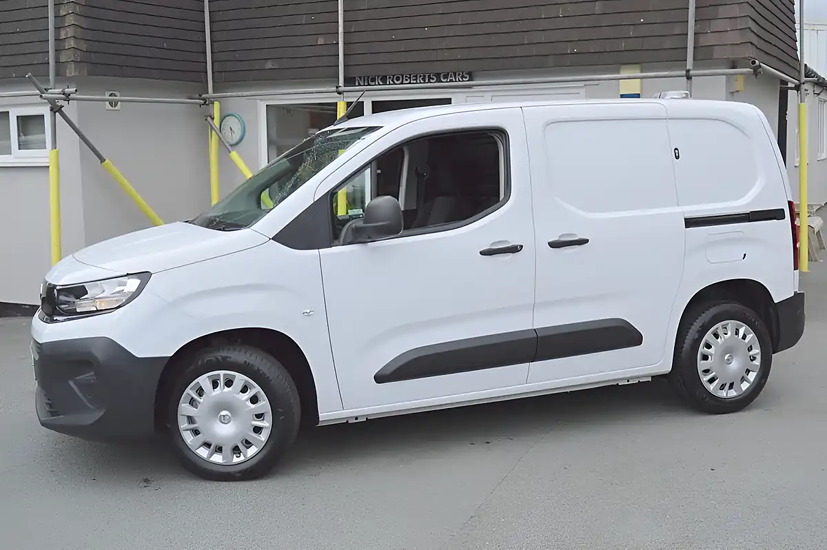 Used 2024 Vauxhall Combo Prime White - Interior and Exterior details 6