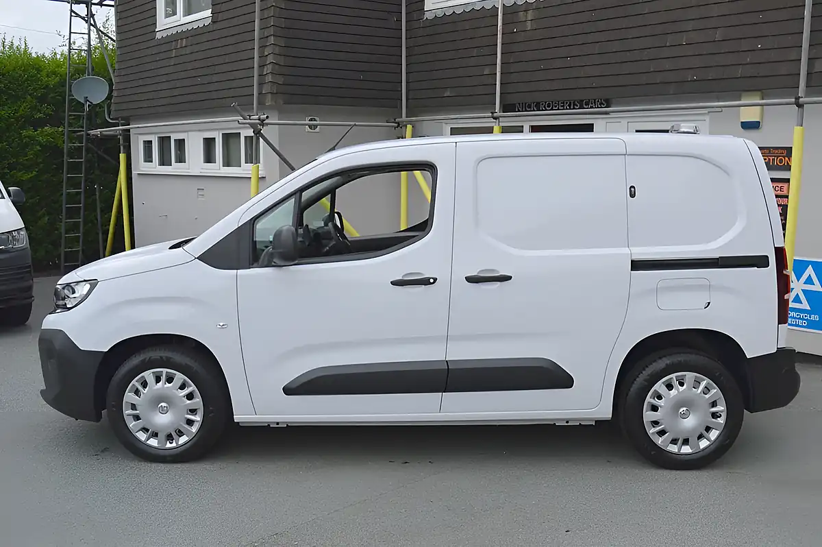 Used 2024 Vauxhall Combo Prime White - Interior and Exterior details 7