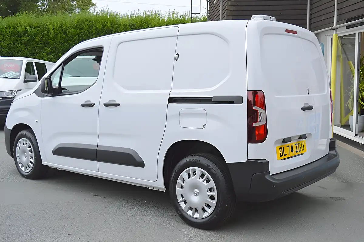 Used 2024 Vauxhall Combo Prime White - Interior and Exterior details 8
