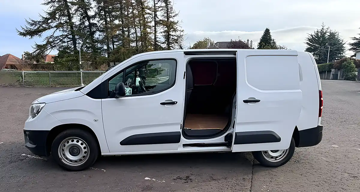 Used 2024 Vauxhall Combo Prime White - Interior and Exterior details 12