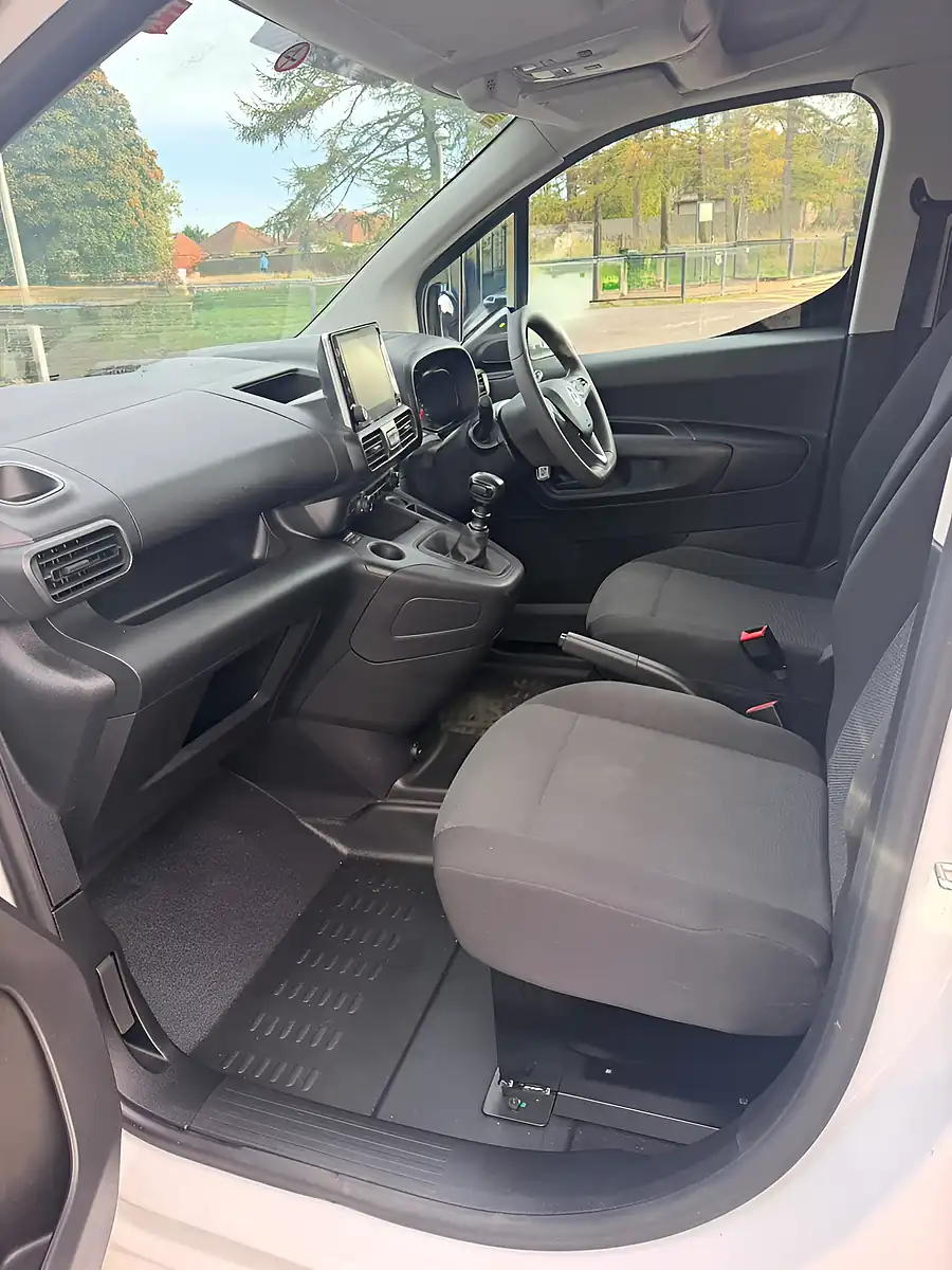 Used 2024 Vauxhall Combo Prime White - Interior and Exterior details 13