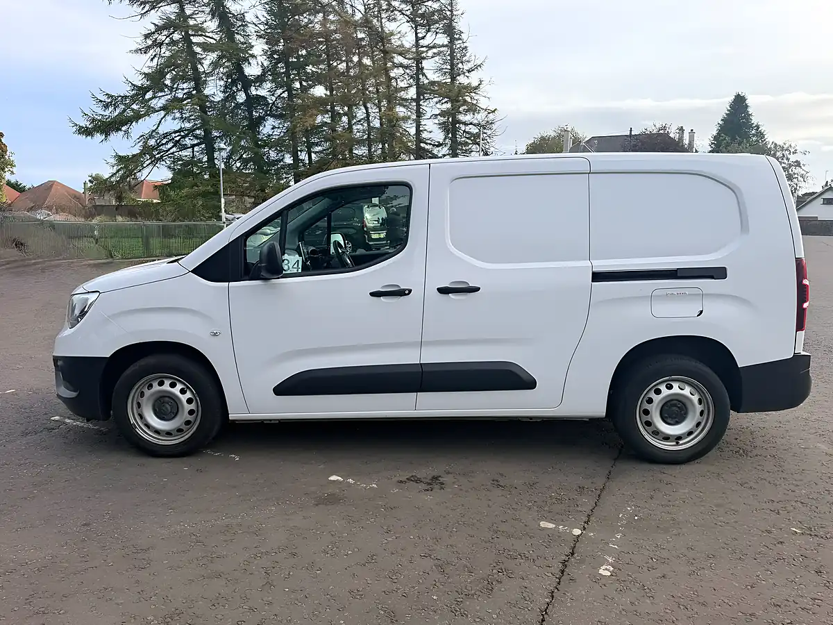 Used 2024 Vauxhall Combo Prime White - Interior and Exterior details 6